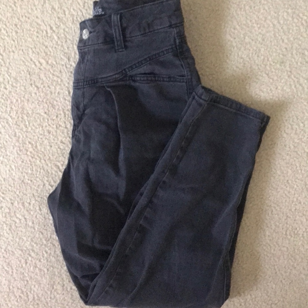 ⚡️Hi-Rise Pleated Ankle Mom Jeans!